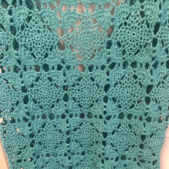 Elegant Crochet Women’s Top in Teal- perfect for those warm summer days. Used - Picture 8 of 10
